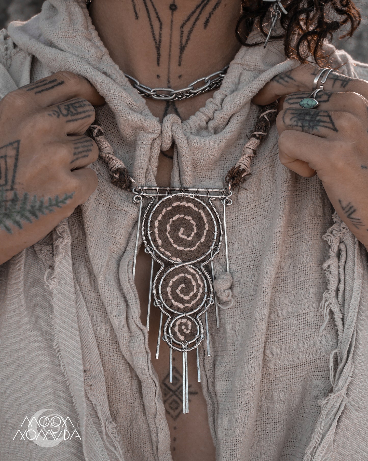 Timelines • Neck Adornment