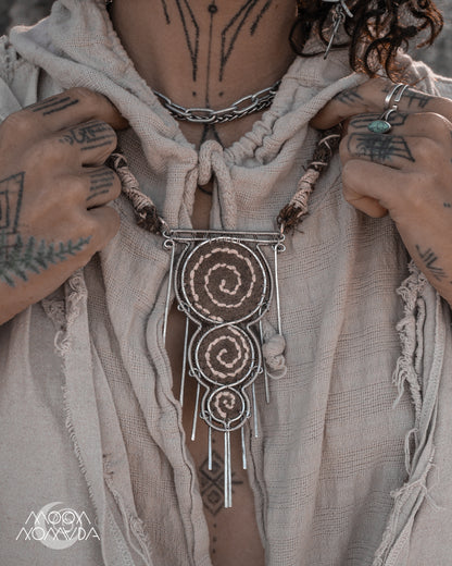Timelines • Neck Adornment