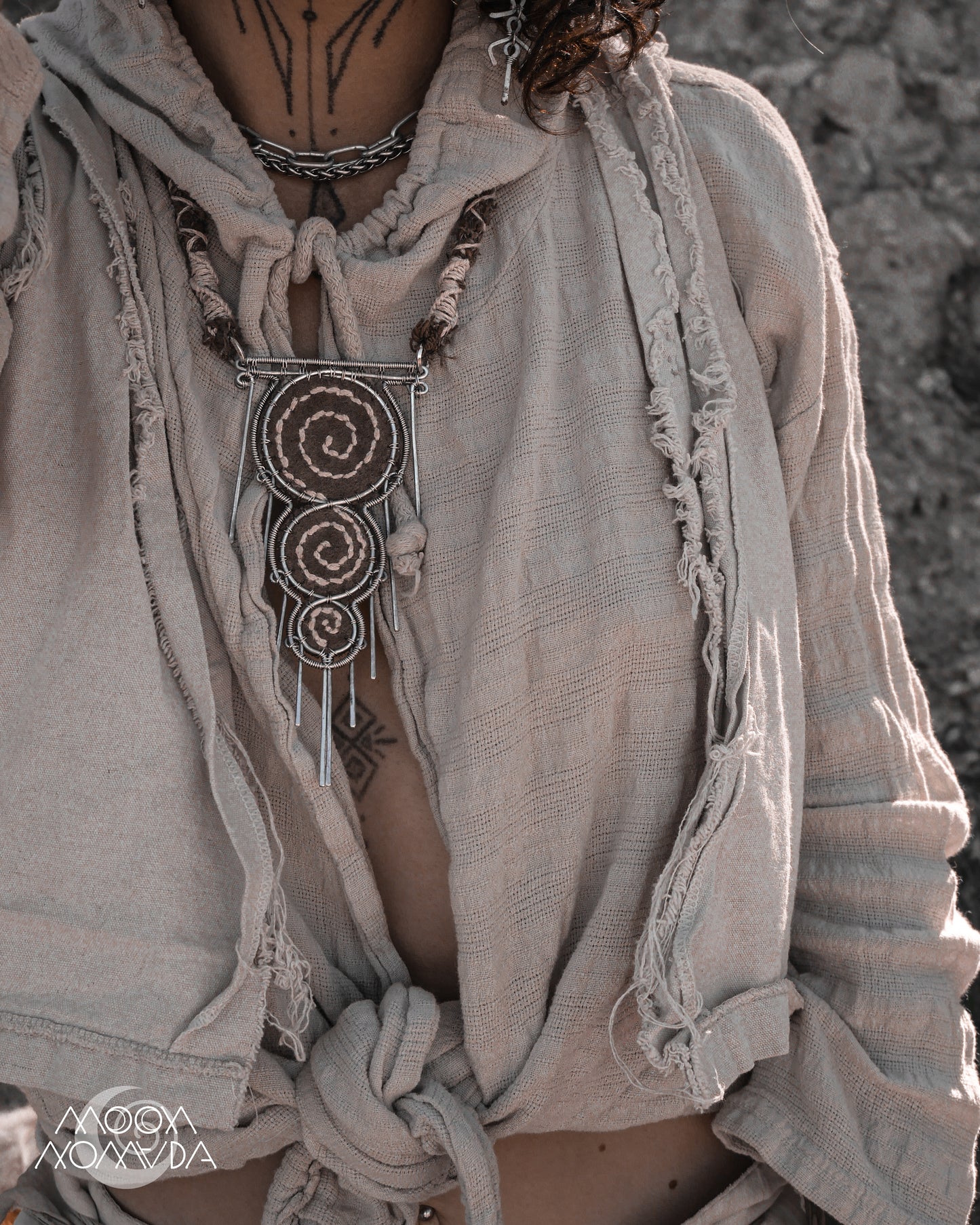 Timelines • Neck Adornment