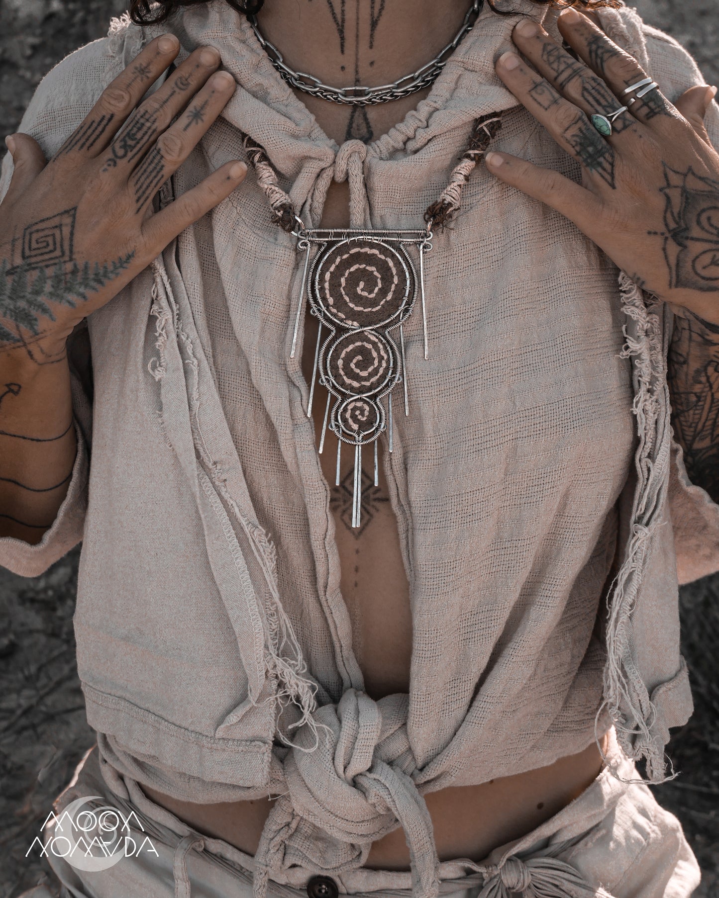 Timelines • Neck Adornment